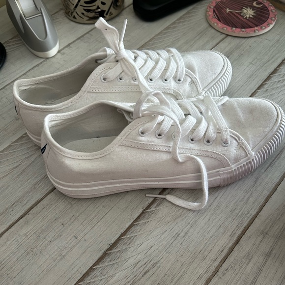 Nautical white sneakers size 8 - Picture 2 of 5